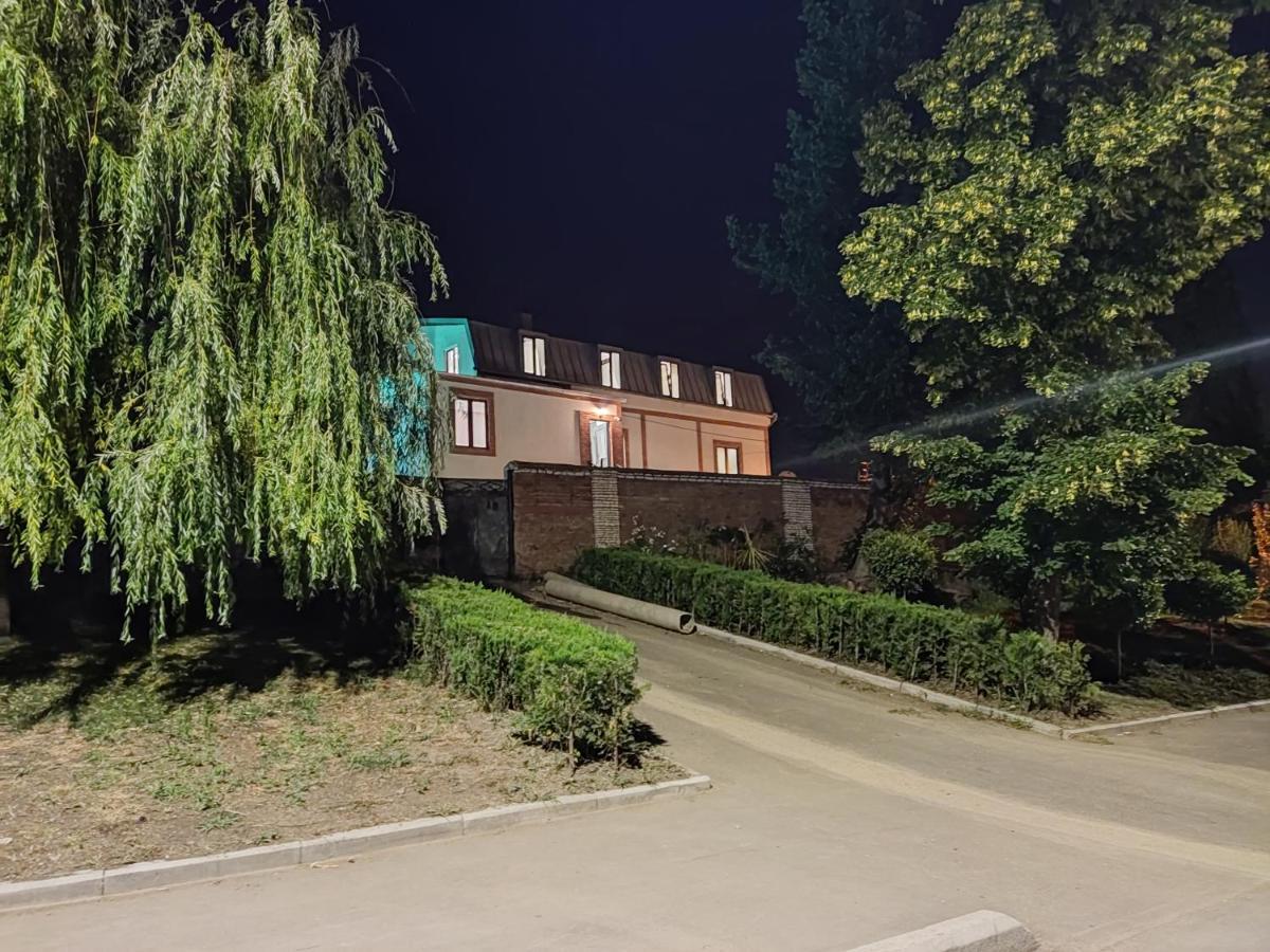 Guest House Spartak Tbilisi Bagian luar foto