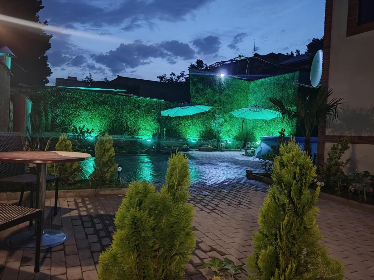 Guest House Spartak Tbilisi Bagian luar foto